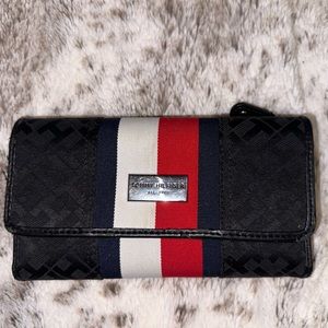 Tommy Hilfiger Women's Flap Wallet Clutch